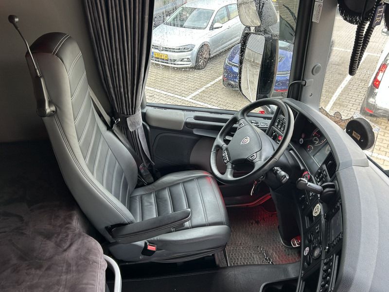 Scania R520 V8 / Showtruck / Buffl Special Interior / Vol Lucht / Retarder - Cap tractor: Foto 3 Scania R520 V8 / Showtruck / Buffl Special Interior / Vol Lucht / Retarder - Cap tractor: Foto 3