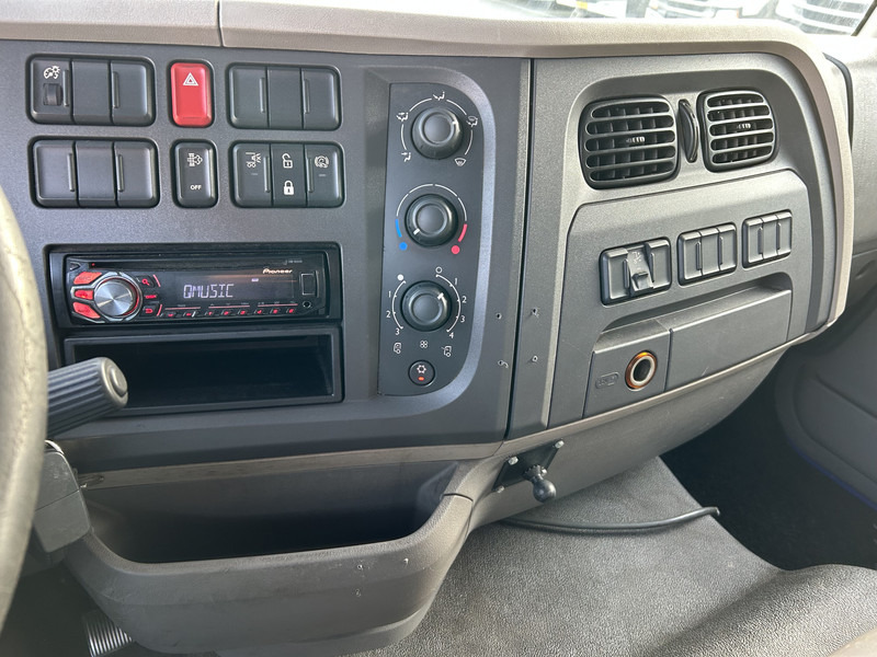 DAF LF 210 FA / 12 Ton / 557 dlm / Curtainside / Loadlift / APK TUV 05-26 - Camion cu prelată: Foto 5 DAF LF 210 FA / 12 Ton / 557 dlm / Curtainside / Loadlift / APK TUV 05-26 - Camion cu prelată: Foto 5