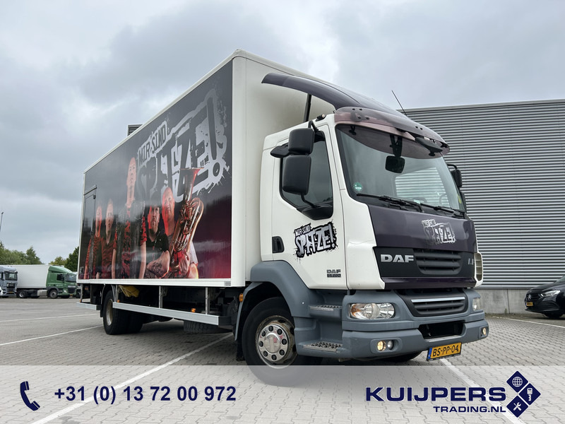 DAF LF55 220 Euro 4 / 12 Ton / 673 dkm / Box / Loadlift / APK TUV 01-26 - Camion furgon: Foto 1 DAF LF55 220 Euro 4 / 12 Ton / 673 dkm / Box / Loadlift / APK TUV 01-26 - Camion furgon: Foto 1