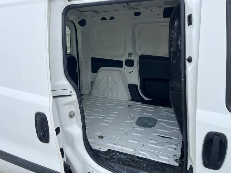 Fiat Dobló Cargo 1.3 MultiJet / NL Van - Autoutilitară compactă: Foto 3 Fiat Dobló Cargo 1.3 MultiJet / NL Van - Autoutilitară compactă: Foto 3