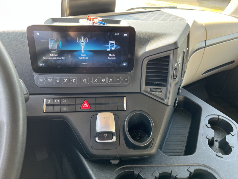 Mercedes-Benz Actros 2124 / 2023 / 18 Ton / Box / Laadklep - Camion furgon: Foto 5 Mercedes-Benz Actros 2124 / 2023 / 18 Ton / Box / Laadklep - Camion furgon: Foto 5