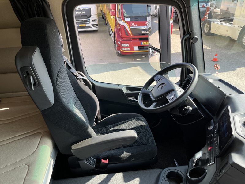 Mercedes-Benz Actros 2124 / 2023 / 18 Ton / Box / Laadklep - Camion furgon: Foto 3 Mercedes-Benz Actros 2124 / 2023 / 18 Ton / Box / Laadklep - Camion furgon: Foto 3