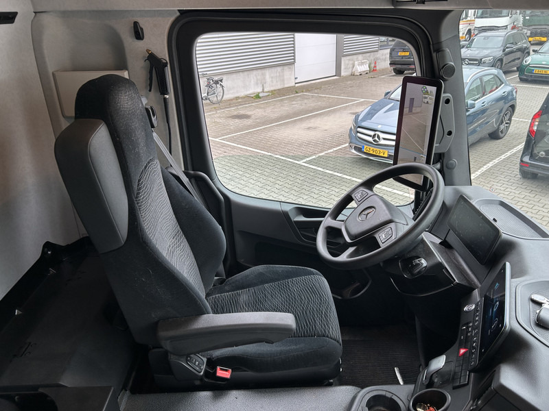Mercedes-Benz Actros 2124 / Carrier Koeler -30 gr / Cheraeu / Laadklep / APK 01-26 - Camion frigider: Foto 3 Mercedes-Benz Actros 2124 / Carrier Koeler -30 gr / Cheraeu / Laadklep / APK 01-26 - Camion frigider: Foto 3