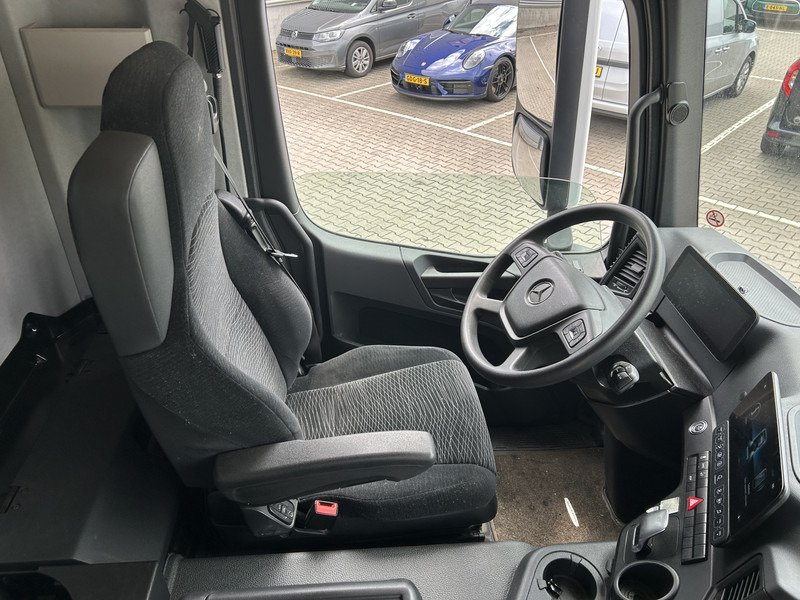 Mercedes-Benz Actros 2124 / Carrier Supra 850 -30 gr / Koeler / Laadklep / APK 03-26 - Camion frigider: Foto 3 Mercedes-Benz Actros 2124 / Carrier Supra 850 -30 gr / Koeler / Laadklep / APK 03-26 - Camion frigider: Foto 3