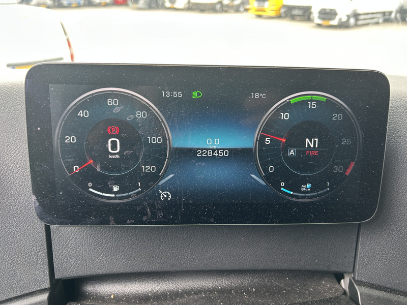 Mercedes-Benz Actros 2124 / Carrier Supra 850 -30 gr / Koeler / Laadklep / APK 03-26 - Camion frigider: Foto 4 Mercedes-Benz Actros 2124 / Carrier Supra 850 -30 gr / Koeler / Laadklep / APK 03-26 - Camion frigider: Foto 4