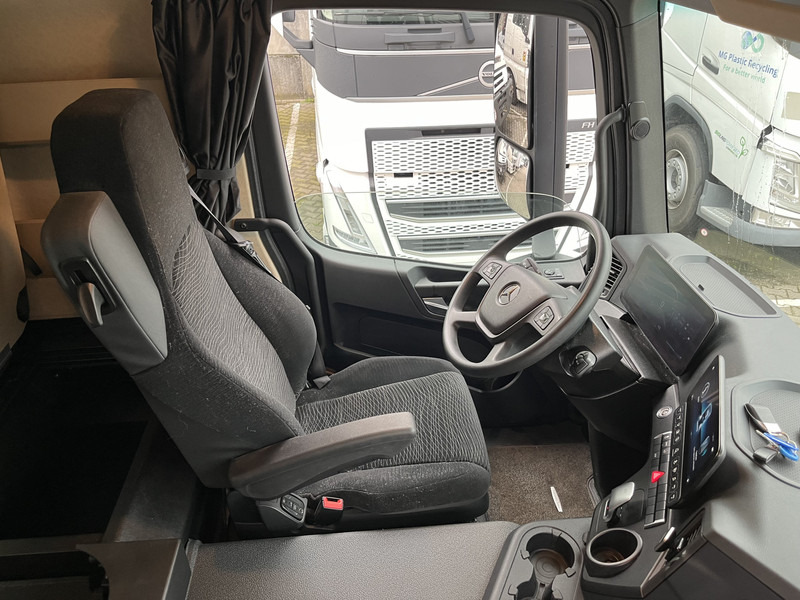 Mercedes-Benz Actros 2127 / Schuifzeil Box / Laadklep / APK 07-25 - Camion cu prelată: Foto 3 Mercedes-Benz Actros 2127 / Schuifzeil Box / Laadklep / APK 07-25 - Camion cu prelată: Foto 3