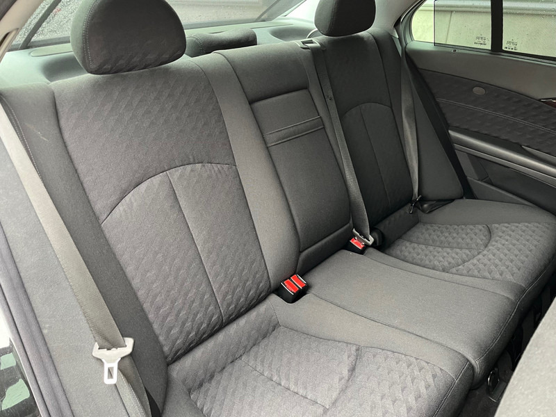 Mercedes-Benz E-Klasse / Limousine / 240 Avantgarde / 4-Matic / 8-pers / APK/TUV 09-2026 / - Berlină/ Sedan: Foto 4 Mercedes-Benz E-Klasse / Limousine / 240 Avantgarde / 4-Matic / 8-pers / APK/TUV 09-2026 / - Berlină/ Sedan: Foto 4