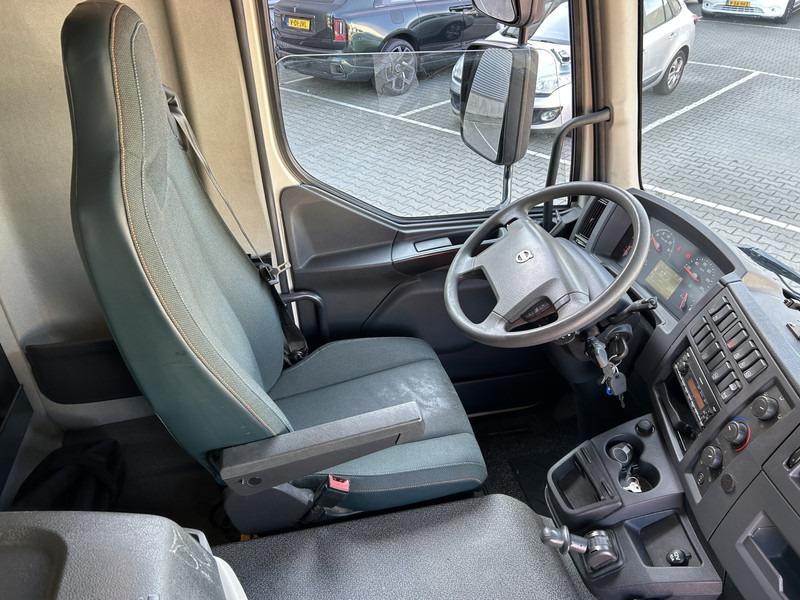 Volvo FL 210 / 12 Ton / 203 dkm / Wrapped / Box / Laadklep / APK 01-26 - Camion furgon: Foto 3 Volvo FL 210 / 12 Ton / 203 dkm / Wrapped / Box / Laadklep / APK 01-26 - Camion furgon: Foto 3