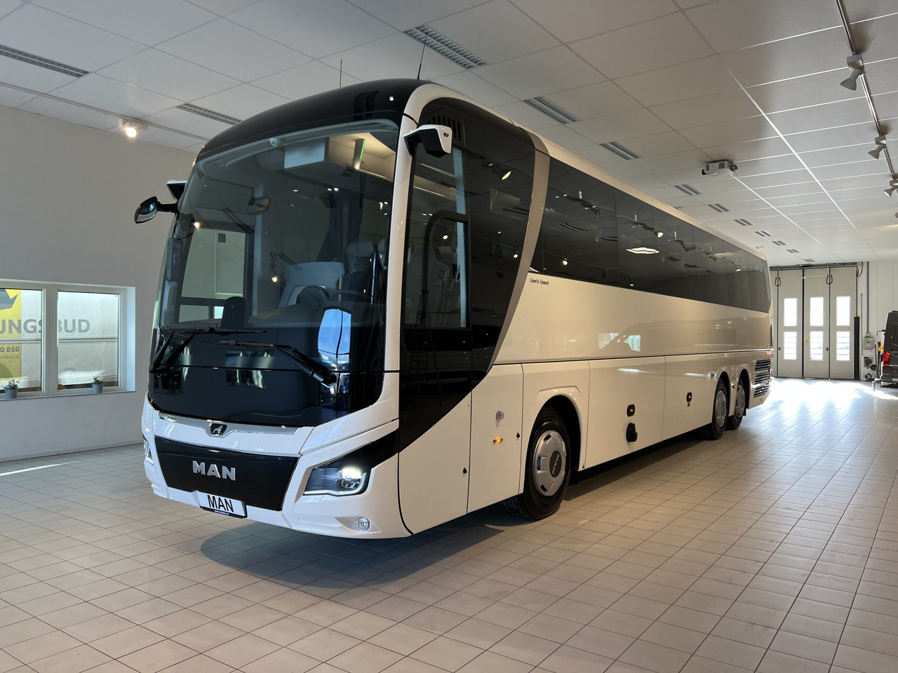 MAN Lions Coach R08 Euro 6E (Dark Edition) - Autocar: Foto 3 MAN Lions Coach R08 Euro 6E (Dark Edition) - Autocar: Foto 3