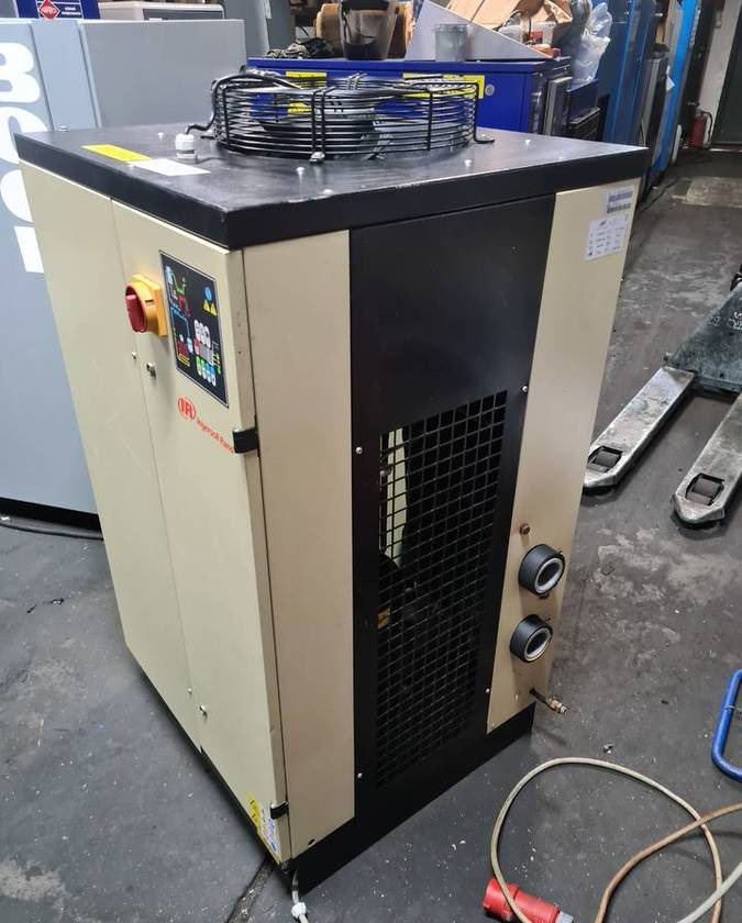 Osuszacz ziębniczy INGERSOLL RAND 13m3 - Utilaj pentru industria alimentara: Foto 4 Osuszacz ziębniczy INGERSOLL RAND 13m3 - Utilaj pentru industria alimentara: Foto 4