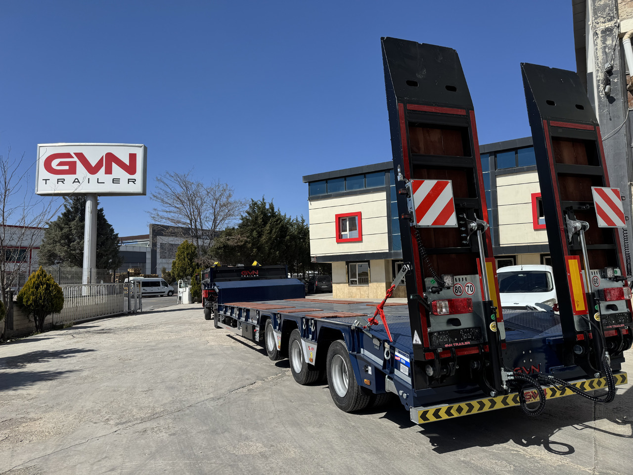 GVN Trailer 4 AXLE LOWBED - Semiremorcă transport agabaritic: Foto 1 GVN Trailer 4 AXLE LOWBED - Semiremorcă transport agabaritic: Foto 1