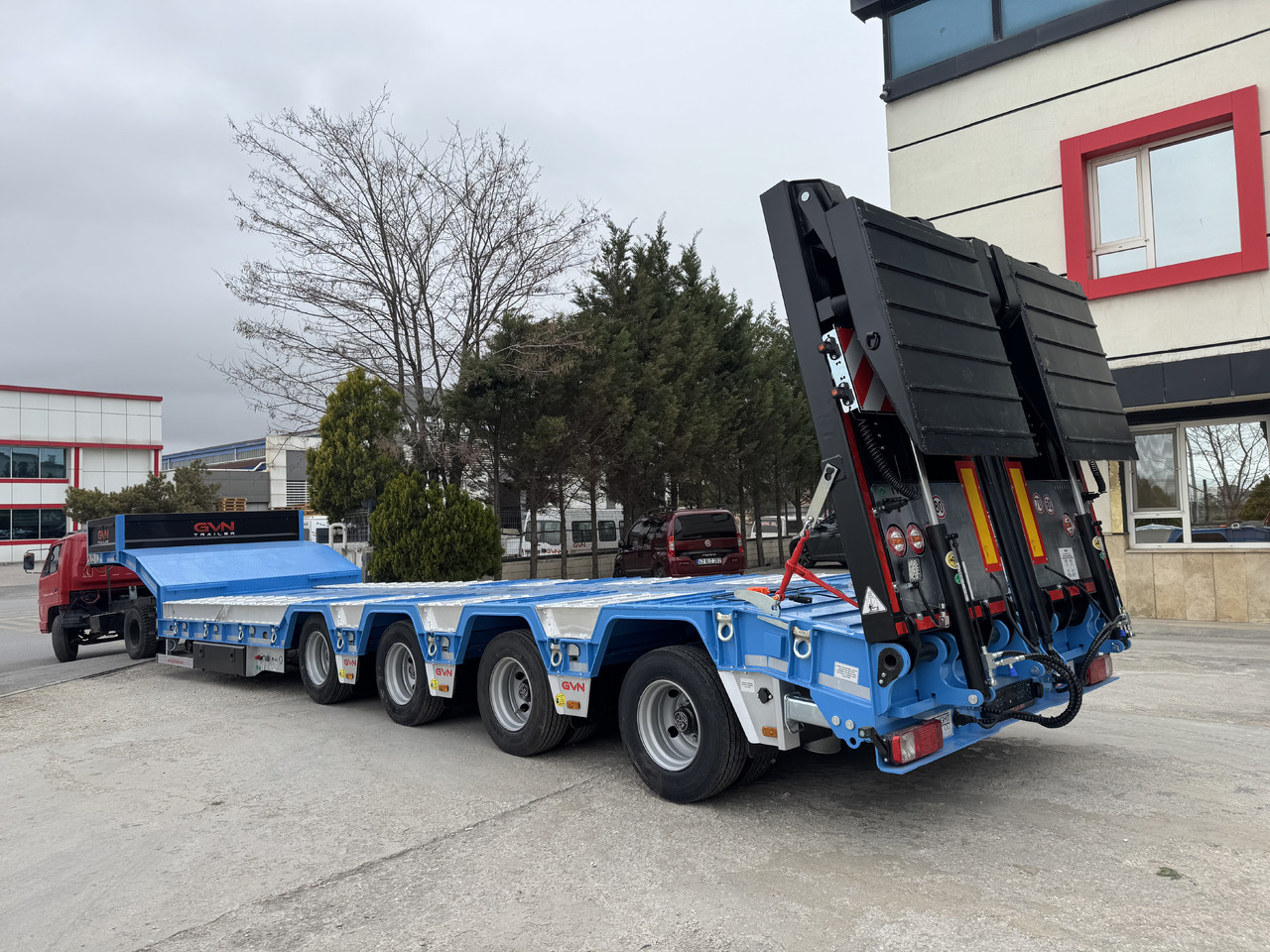 GVN Trailer 4 AXLE LOWBED WITH WHEEL RECESSES - Semiremorcă transport agabaritic: Foto 1 GVN Trailer 4 AXLE LOWBED WITH WHEEL RECESSES - Semiremorcă transport agabaritic: Foto 1
