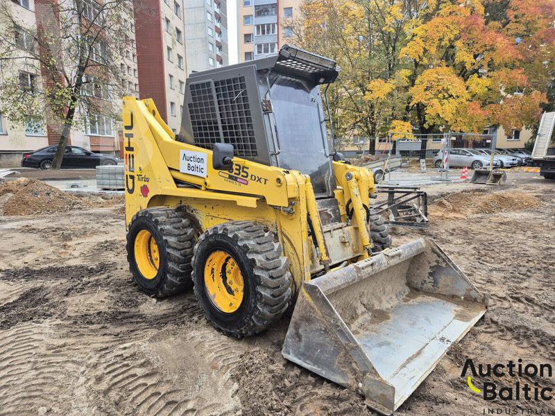 Gehl 5635 DXT 2 - Mini încărcător: Foto 1 Gehl 5635 DXT 2 - Mini încărcător: Foto 1