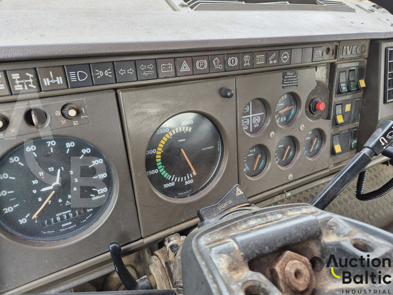 Camion cisternă Iveco 260-34: Foto 9