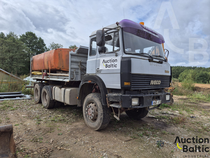 Iveco 260-34 - Camion cisternă: Foto 2 Iveco 260-34 - Camion cisternă: Foto 2