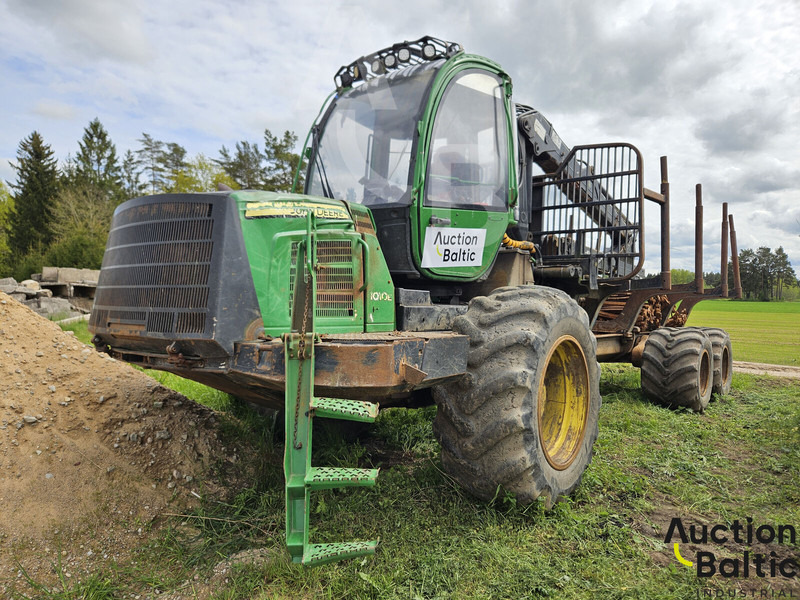John Deere 1010 E - Remorcă forestieră: Foto 1 John Deere 1010 E - Remorcă forestieră: Foto 1