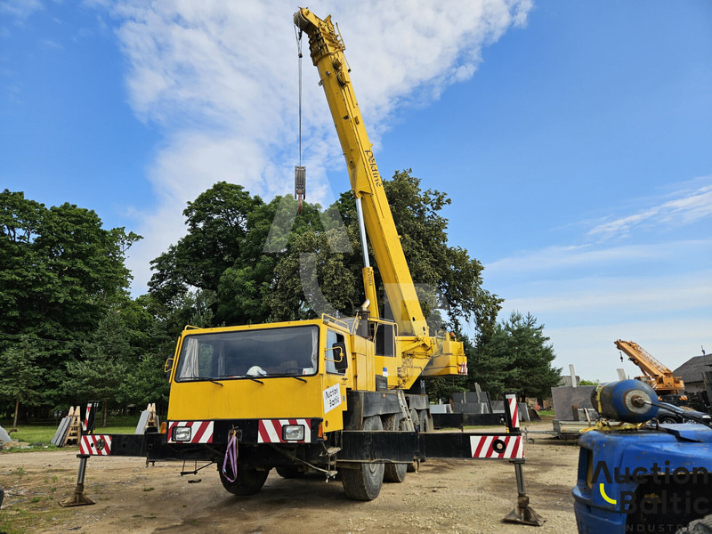 Liebherr LTM 1060 - Macara tot teren: Foto 3 Liebherr LTM 1060 - Macara tot teren: Foto 3
