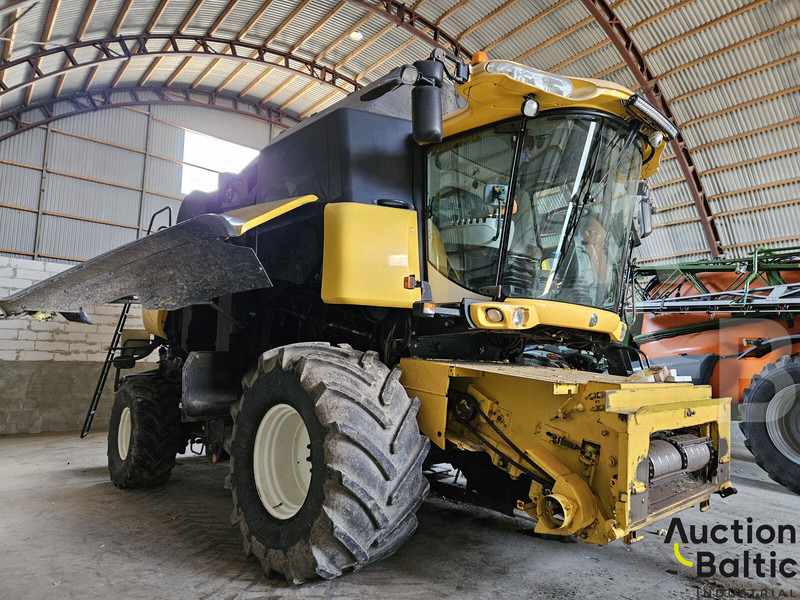 New Holland CR 9080 - Combină de recoltat cereale: Foto 2 New Holland CR 9080 - Combină de recoltat cereale: Foto 2