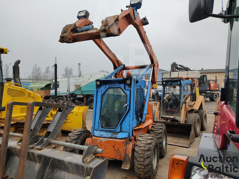 New Holland LS 185 B - Mini încărcător: Foto 2 New Holland LS 185 B - Mini încărcător: Foto 2
