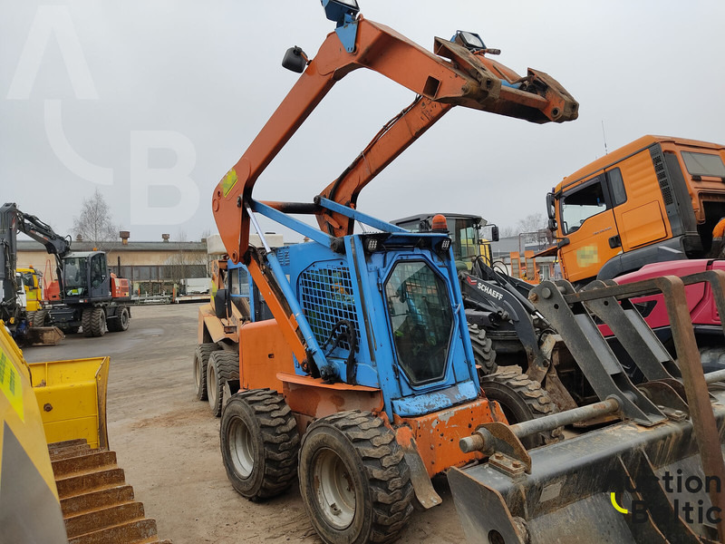 New Holland LS 185 B - Mini încărcător: Foto 1 New Holland LS 185 B - Mini încărcător: Foto 1