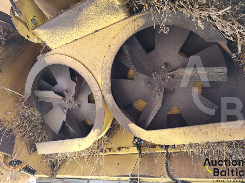 Combină de recoltat cereale pentru transport de produselor alimentare New Holland TF 78: Foto 13