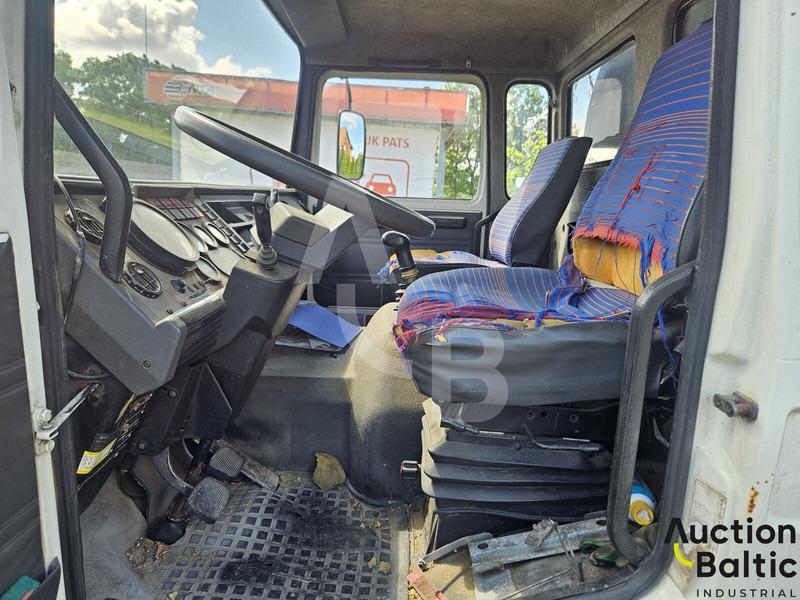 Renault Midliner S 150 - Camion cisternă: Foto 4 Renault Midliner S 150 - Camion cisternă: Foto 4