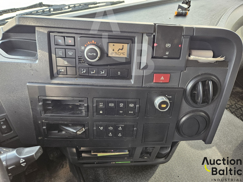 Camion cisternă pentru transport de laptelui Renault T: Foto 15