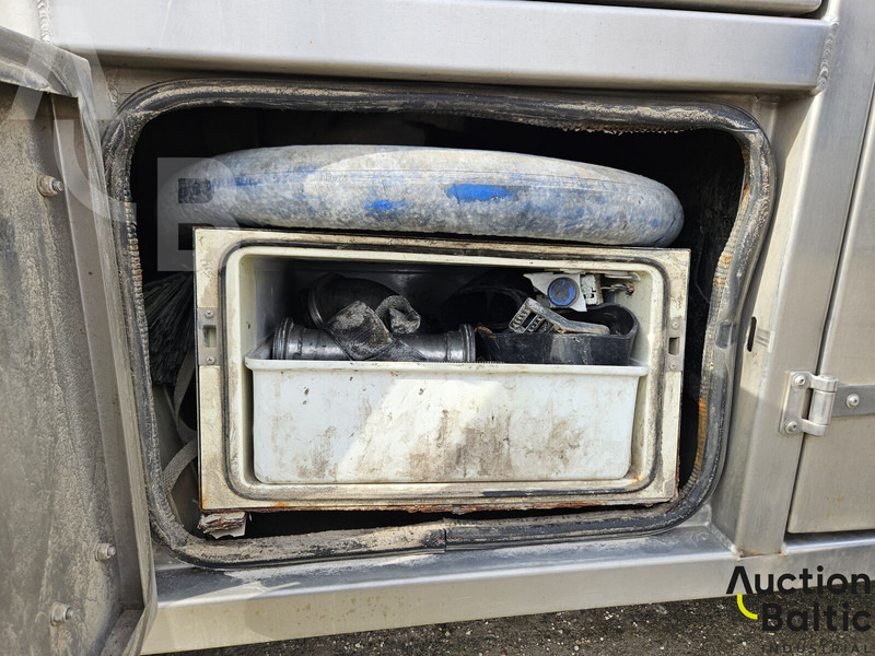 Camion cisternă pentru transport de laptelui Renault T: Foto 19