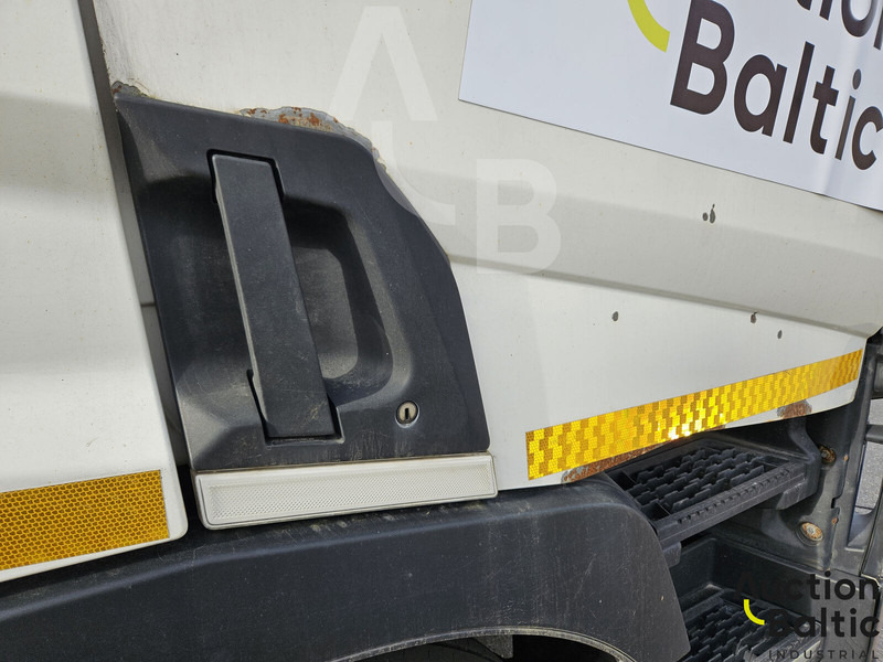 Camion cisternă pentru transport de laptelui Renault T: Foto 17