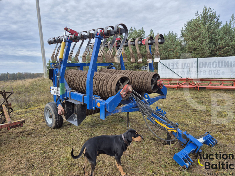 Servis Traktor KZK "Olvia-6A" - Compactor agricola: Foto 2 Servis Traktor KZK "Olvia-6A" - Compactor agricola: Foto 2