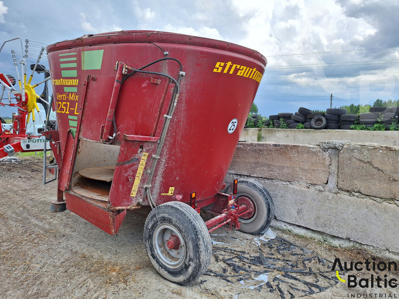 Strautmann VM 1251 L - Utilaje de creştere vite: Foto 5 Strautmann VM 1251 L - Utilaje de creştere vite: Foto 5