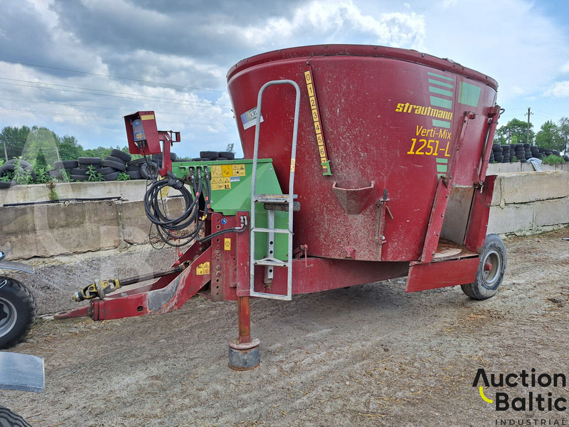 Strautmann VM 1251 L - Utilaje de creştere vite: Foto 1 Strautmann VM 1251 L - Utilaje de creştere vite: Foto 1
