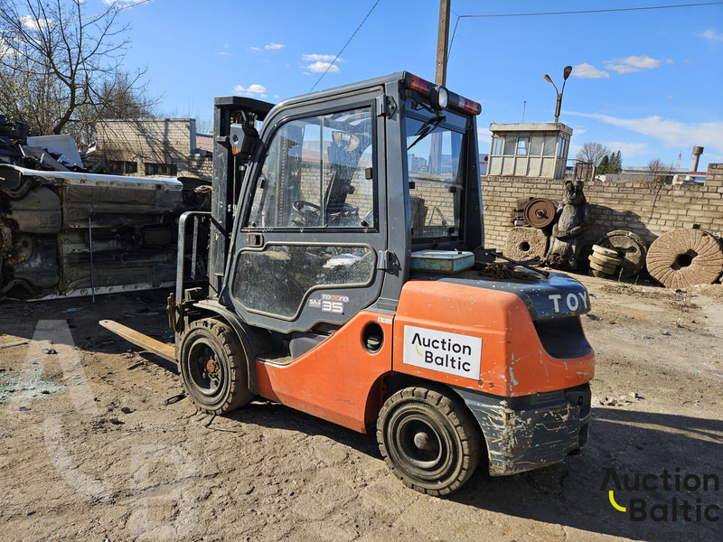 Toyota E 811 - Stivuitor diesel: Foto 4 Toyota E 811 - Stivuitor diesel: Foto 4