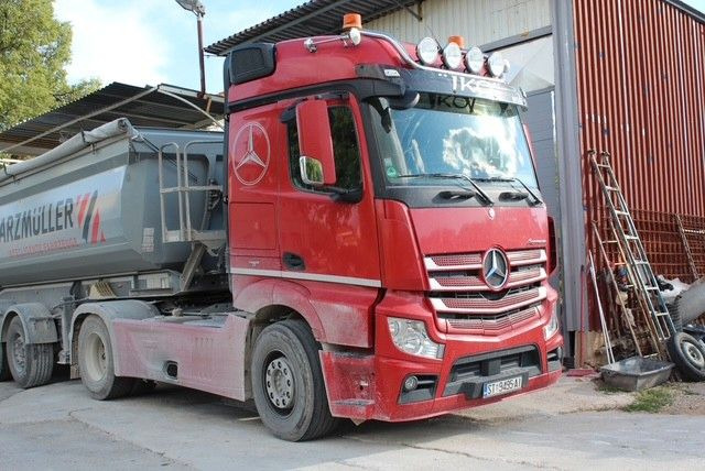 Mercedes-Benz Actros 4 2-Achser BM 963 1848 OM471 4x2 SZM - Cap tractor: Foto 1 Mercedes-Benz Actros 4 2-Achser BM 963 1848 OM471 4x2 SZM - Cap tractor: Foto 1
