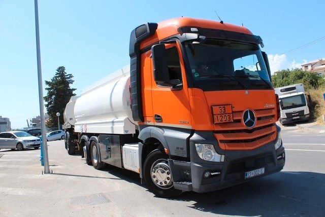Mercedes-Benz Actros 2548 6x2/4 - Camion cisternă: Foto 2 Mercedes-Benz Actros 2548 6x2/4 - Camion cisternă: Foto 2