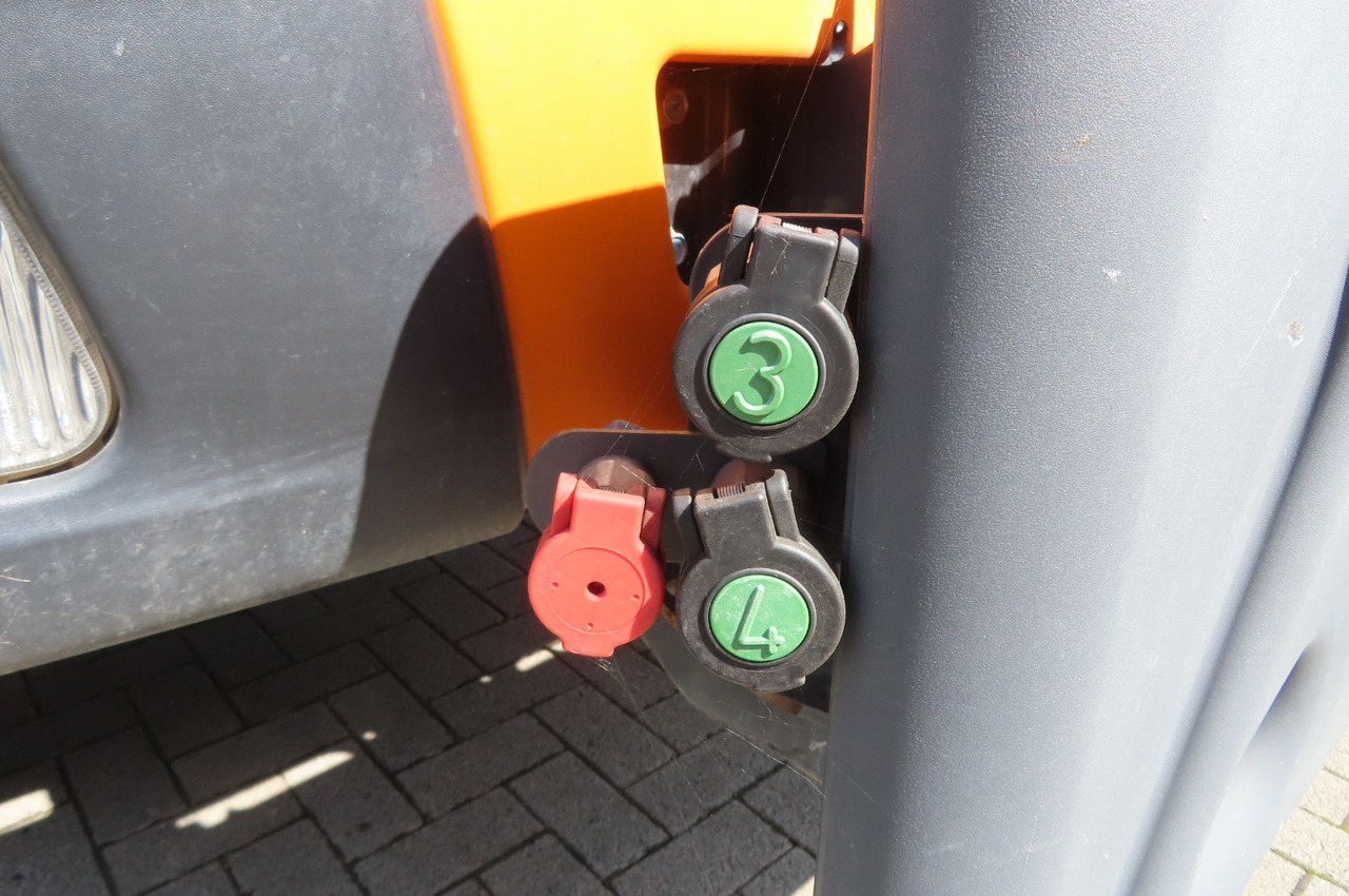 FUSO Canter 6 C 18 4x4 Kommunal Winterdienst - Autoutilitară basculantă: Foto 4 FUSO Canter 6 C 18 4x4 Kommunal Winterdienst - Autoutilitară basculantă: Foto 4