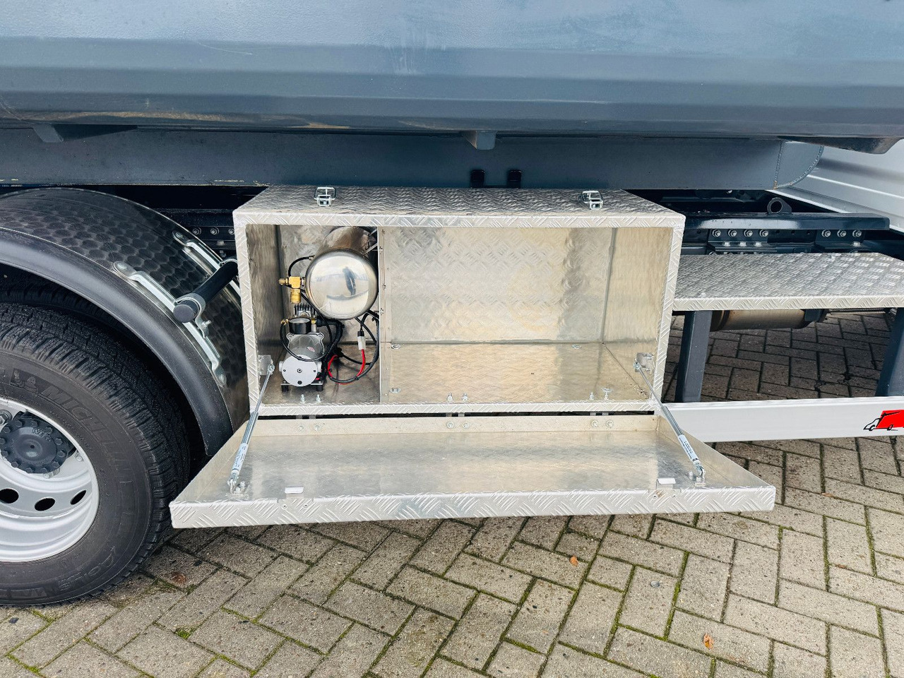 Iveco Daily 70C18H Hyva Abrollkipper - Camion cu cârlig: Foto 5 Iveco Daily 70C18H Hyva Abrollkipper - Camion cu cârlig: Foto 5