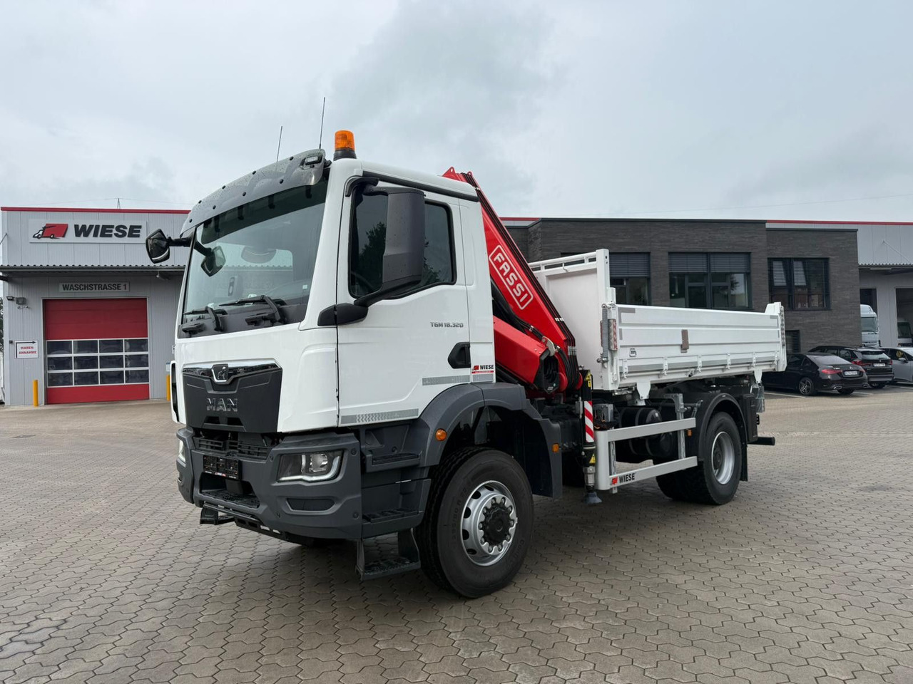 MAN 18.320 4x4 mit Fassi Ladekran Sofort Verfügbar - Camion basculantă, Camion cu macara: Foto 1 MAN 18.320 4x4 mit Fassi Ladekran Sofort Verfügbar - Camion basculantă, Camion cu macara: Foto 1