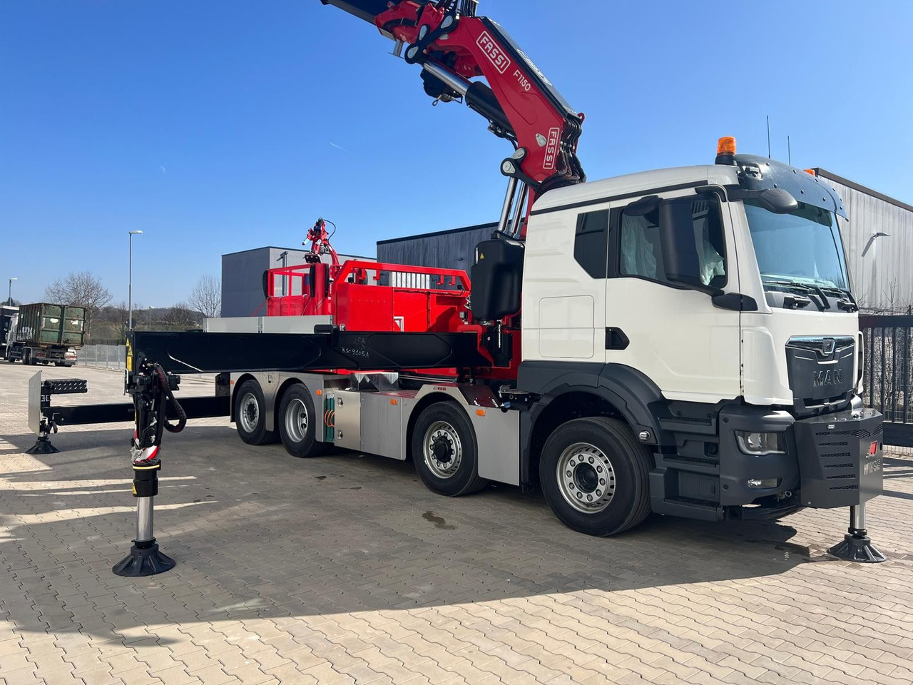 MAN 8x4 mit F1150RA.2.28 L616 Winde - Camion platformă, Camion cu macara: Foto 1 MAN 8x4 mit F1150RA.2.28 L616 Winde - Camion platformă, Camion cu macara: Foto 1