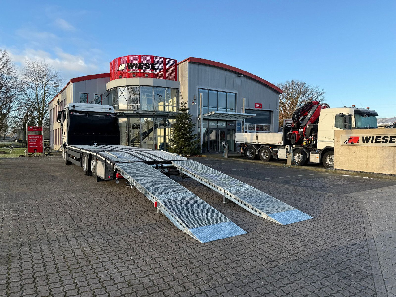 MAN Baumaschinen-  Arbeitsbühnentransporter Rampen - Camion transport auto: Foto 1 MAN Baumaschinen-  Arbeitsbühnentransporter Rampen - Camion transport auto: Foto 1