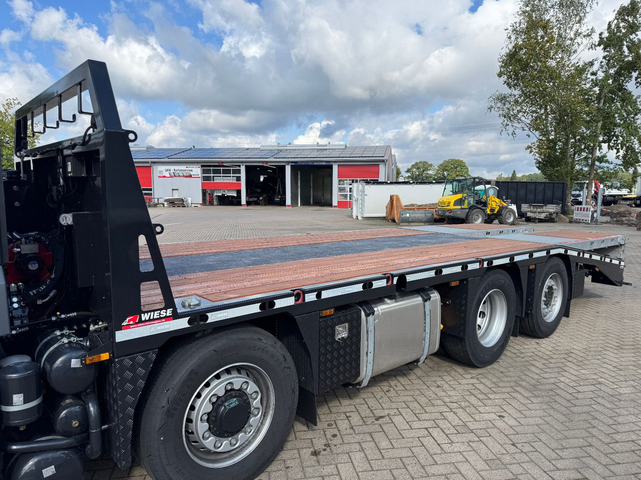 MAN TGS 35.520 8x2H Baumaschinentransporter - Maşină de tractare: Foto 2 MAN TGS 35.520 8x2H Baumaschinentransporter - Maşină de tractare: Foto 2