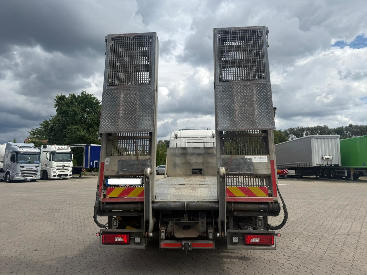 Scania G450 Baumaschinentransporter mit Rampen - Camion platformă: Foto 5 Scania G450 Baumaschinentransporter mit Rampen - Camion platformă: Foto 5