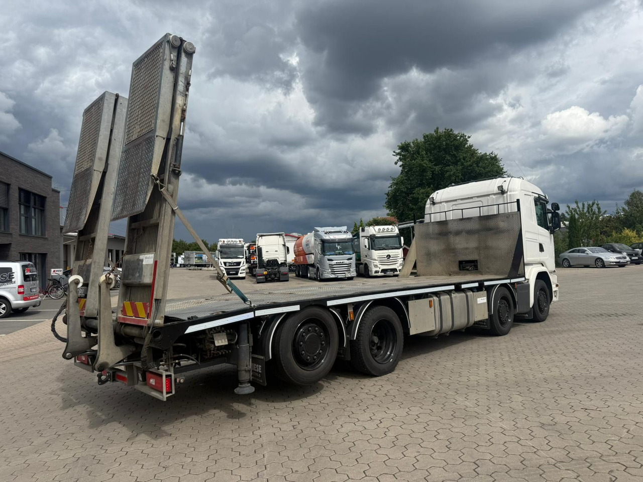 Scania G450 Baumaschinentransporter mit Rampen - Camion platformă: Foto 4 Scania G450 Baumaschinentransporter mit Rampen - Camion platformă: Foto 4