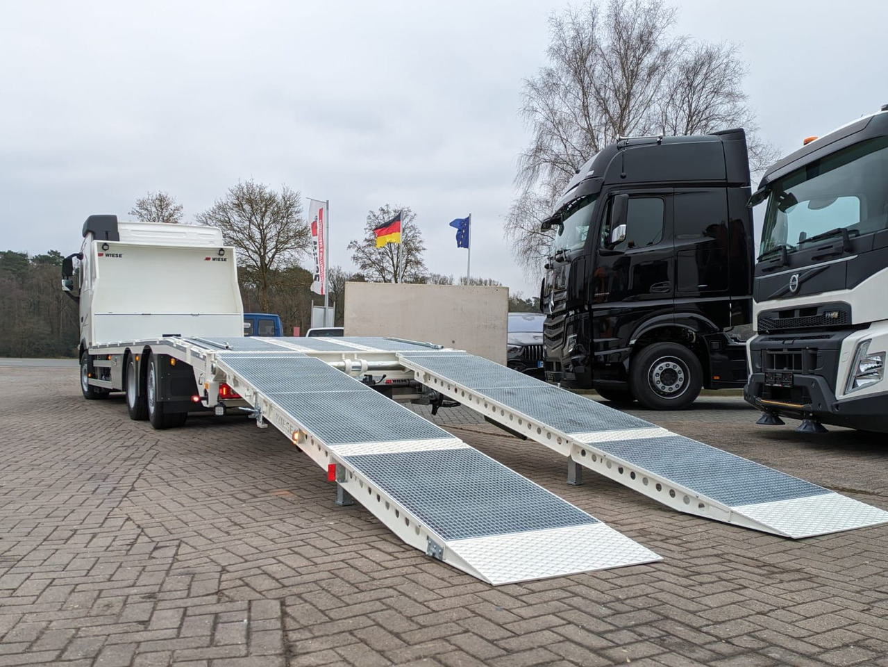 Volvo FH 420 Maschinentransporter mit Rampen - Camion platformă: Foto 2 Volvo FH 420 Maschinentransporter mit Rampen - Camion platformă: Foto 2