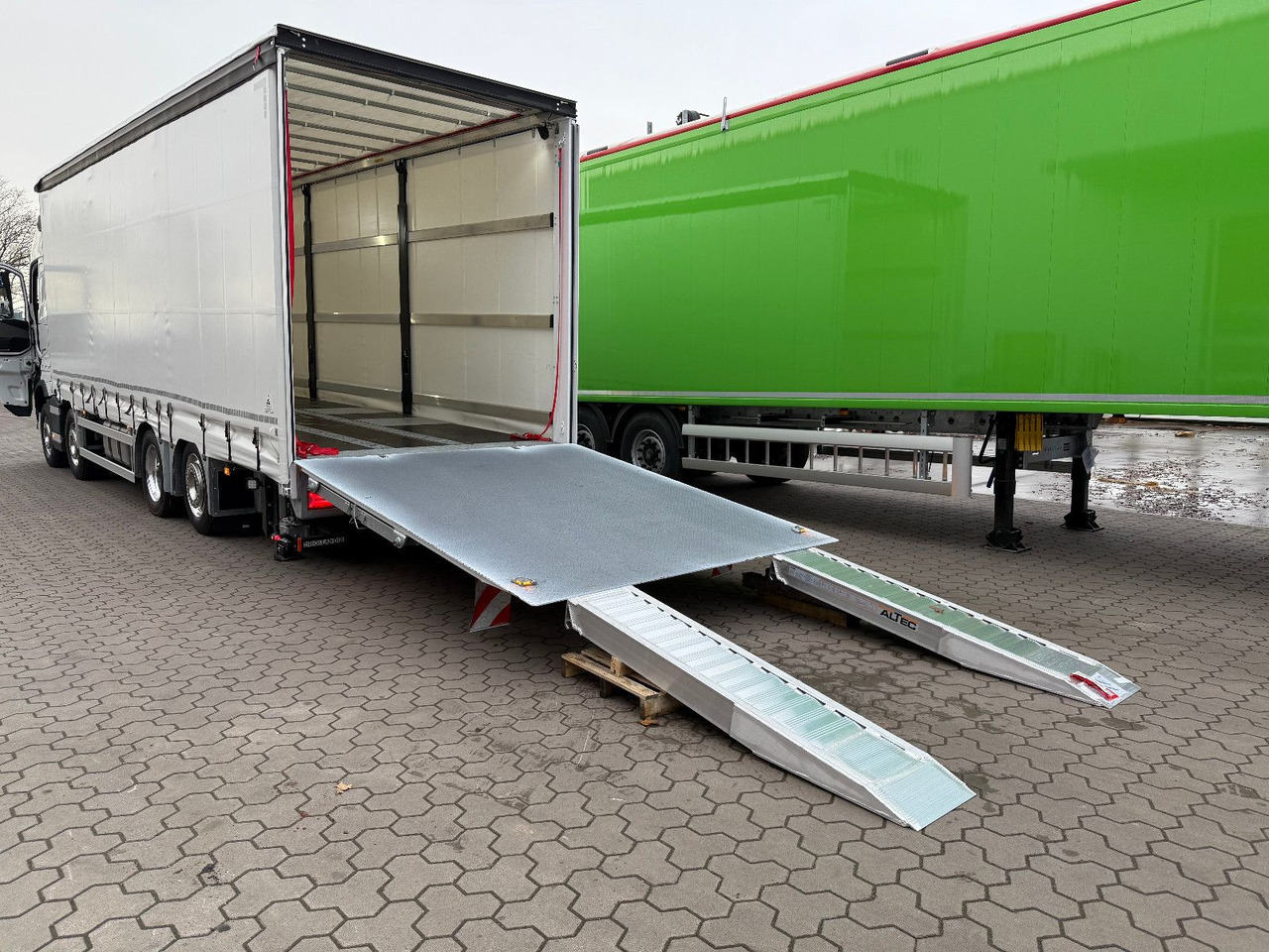 Volvo FH 500 8x2 Arbeitsbühnen Transporter LBW 9t - Maşină de tractare: Foto 5 Volvo FH 500 8x2 Arbeitsbühnen Transporter LBW 9t - Maşină de tractare: Foto 5