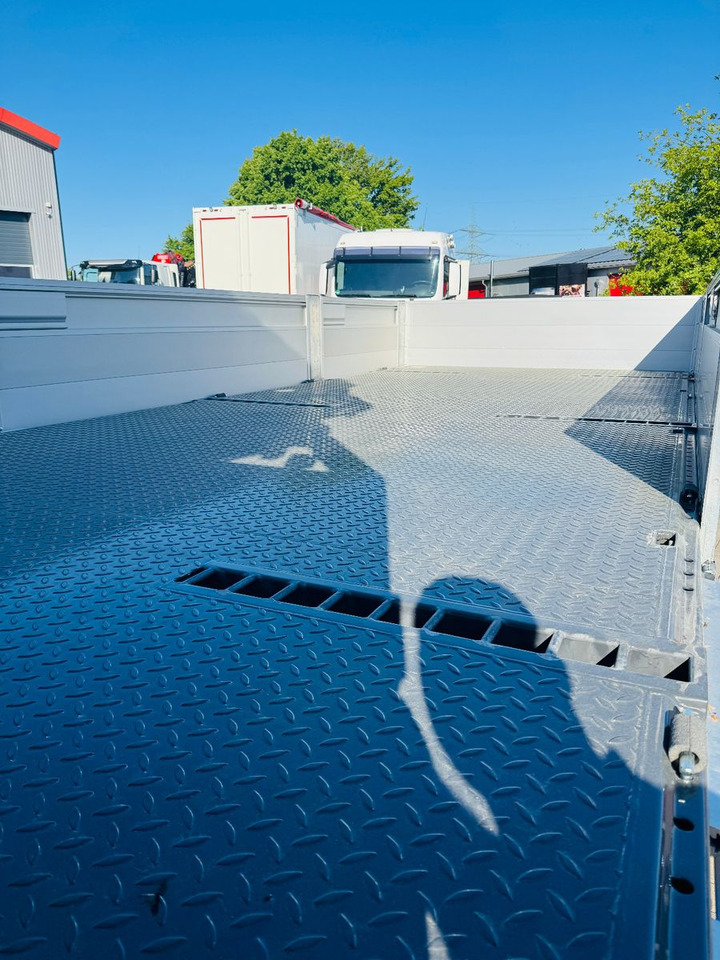 Volvo FH 500 8x2 mit F710RA.2.27 L426 und V20 Winde - Camion cu macara: Foto 4 Volvo FH 500 8x2 mit F710RA.2.27 L426 und V20 Winde - Camion cu macara: Foto 4