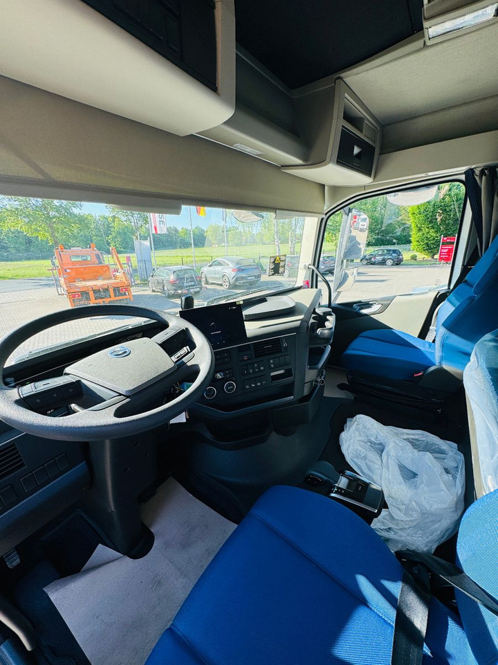 Camion cu macara Volvo FH 500 8x2 mit F710RA.2.27 L426 und V20 Winde: Foto 12