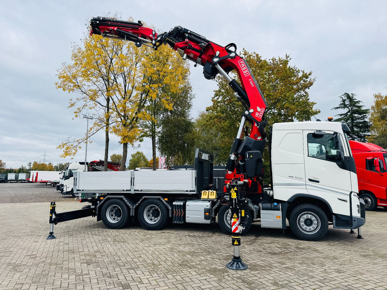Camion platformă, Camion cu macara Volvo FH 500 8x4 Kran F820 RA2.27 Jib & Winde Sofort: Foto 15