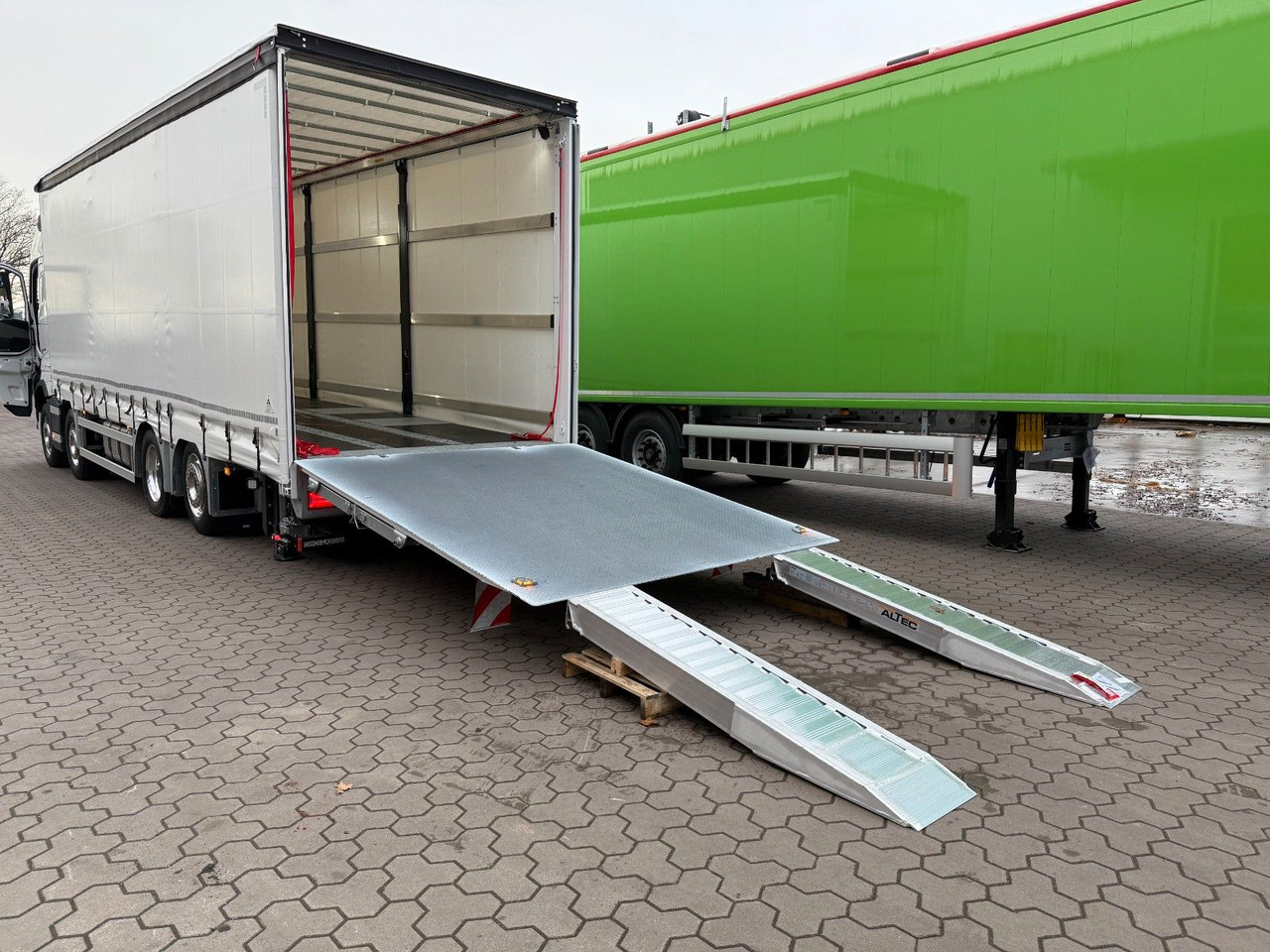 Volvo FH 500 Gabelstaplertransporter LBW Dhollandia 9t - Camion cu prelată: Foto 5 Volvo FH 500 Gabelstaplertransporter LBW Dhollandia 9t - Camion cu prelată: Foto 5