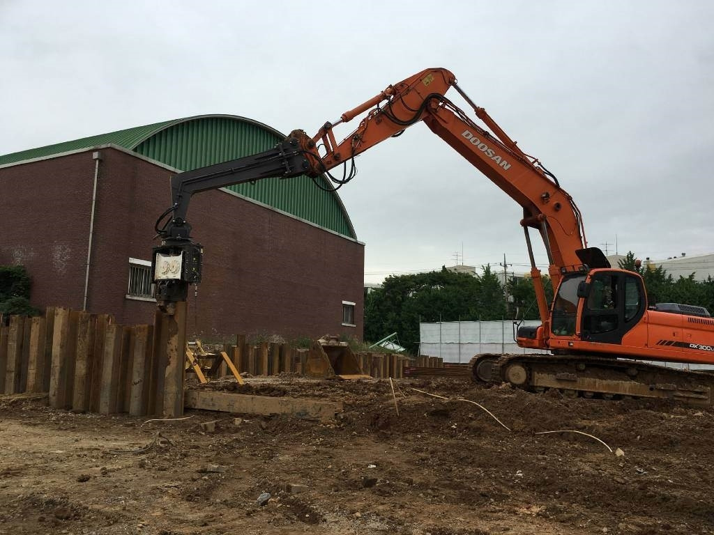 Sonetă nou AJCE AVH30 Sheet Pile Vibro Hammer Pile Driver: Foto 14 Sonetă nou AJCE AVH30 Sheet Pile Vibro Hammer Pile Driver: Foto 14